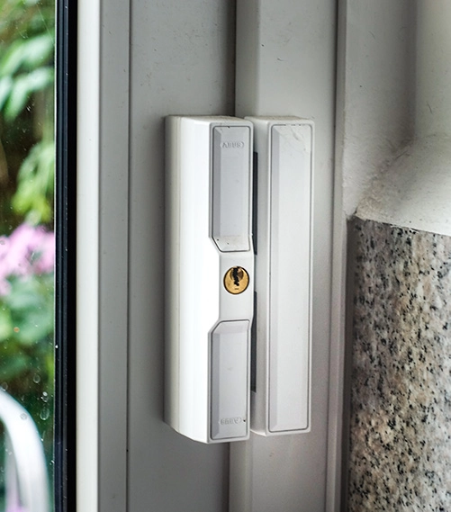 Mechanische Fenstersicherung an einem Fensterrahmen
